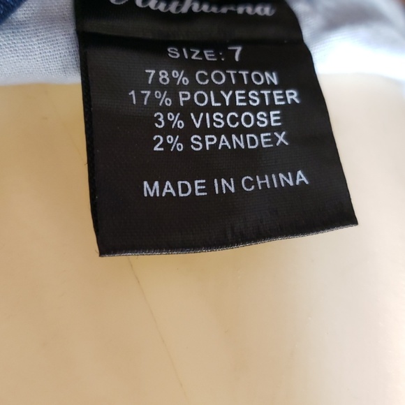 Distressed Jeans - Picture 7 of 8